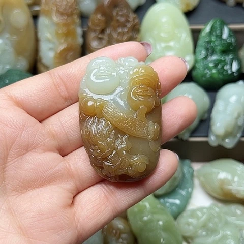 颈饰未镶嵌和田玉时****初