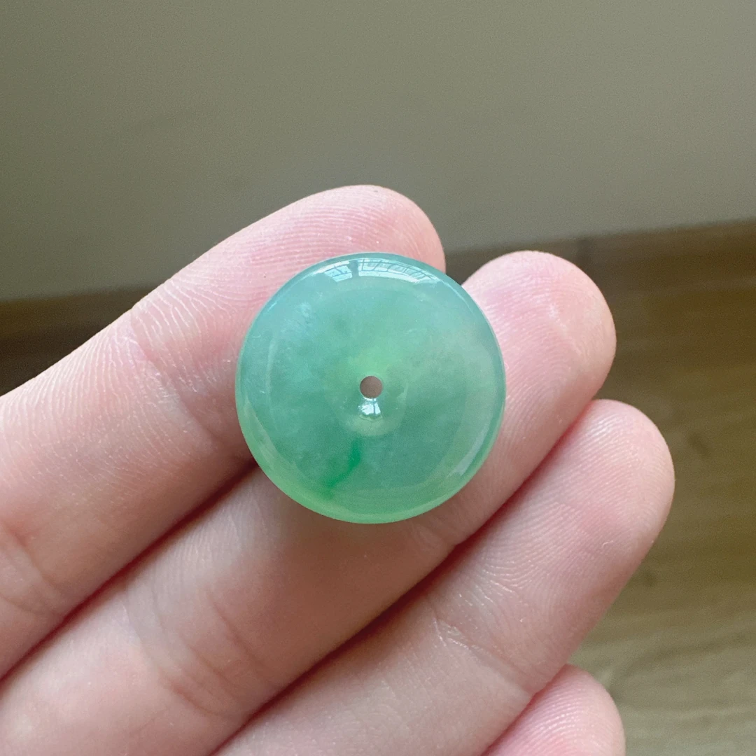 天然缅甸翡翠A货 果绿平安扣 尺寸18.6*5.6mm