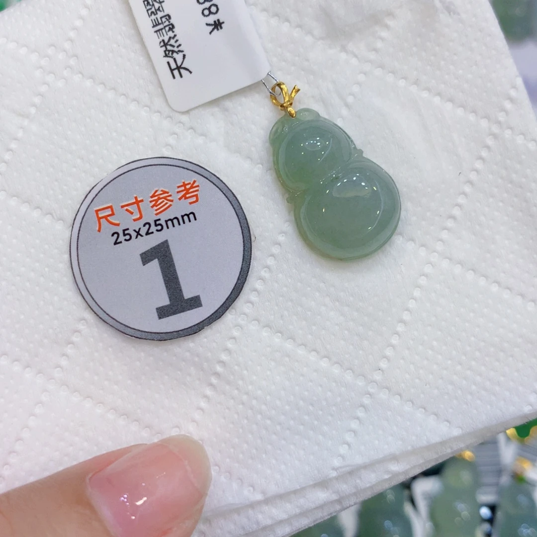 颈饰18K金镶嵌翡翠葫芦