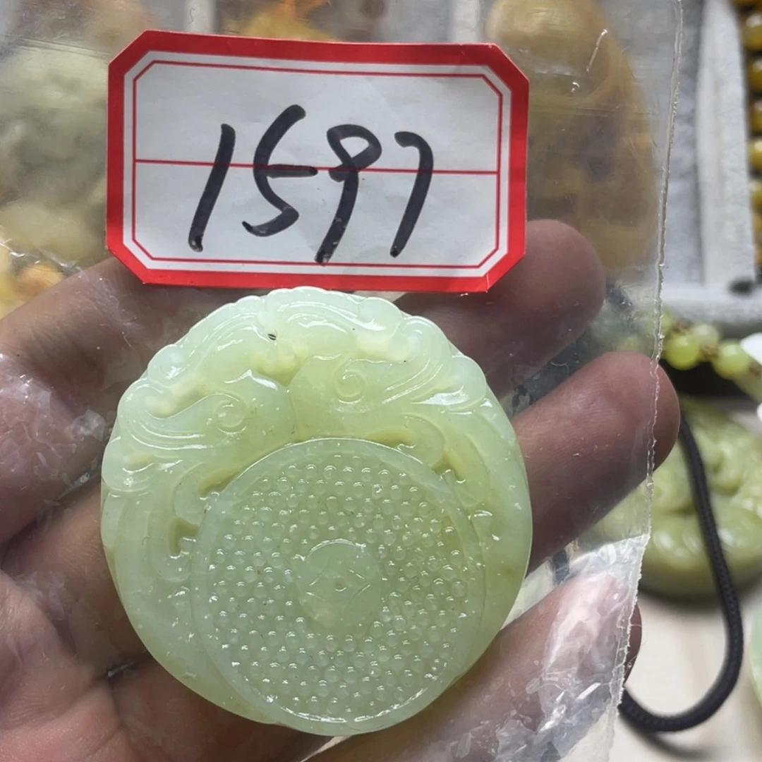 岫玉颈饰未镶嵌吊坠