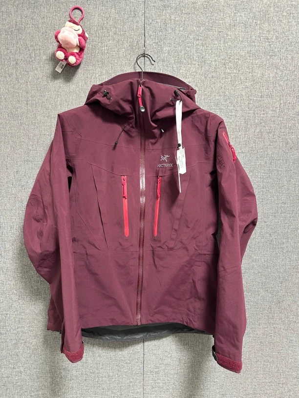 95新 ARC'TERYX/始祖鸟 S码/alpha sv 波尔多红 冲锋衣/r819