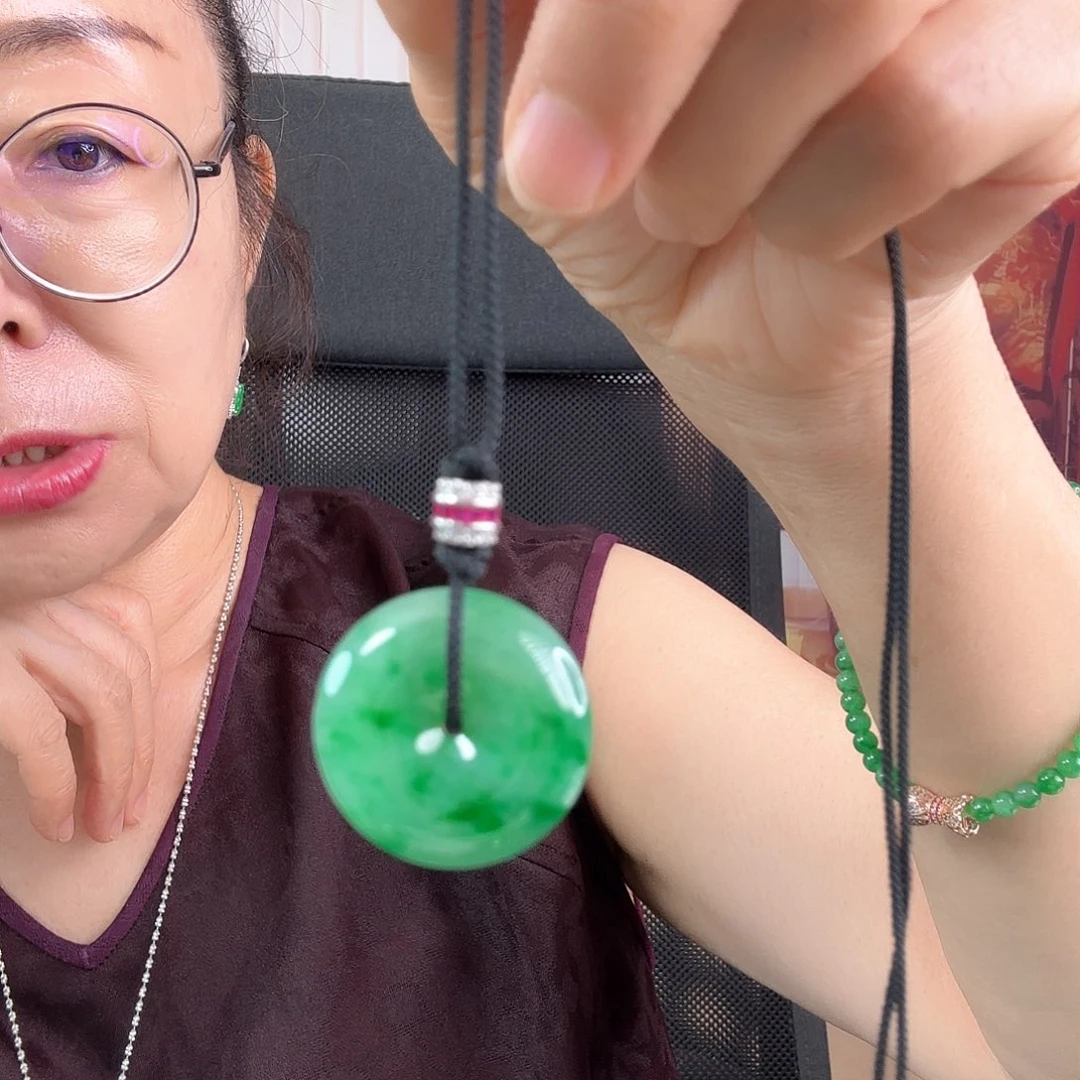 翡翠未镶嵌颈饰平安扣