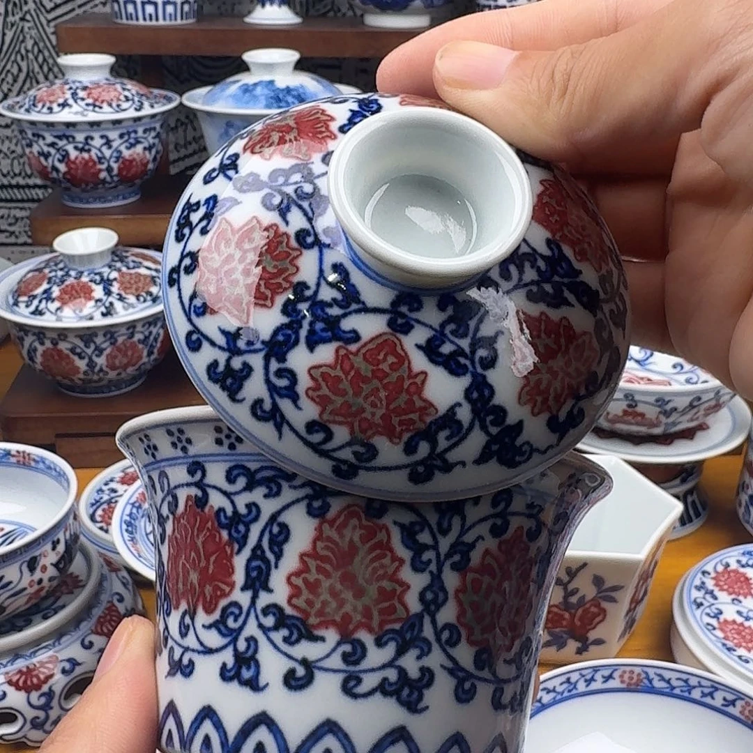 当代釉里红马蹄盖碗