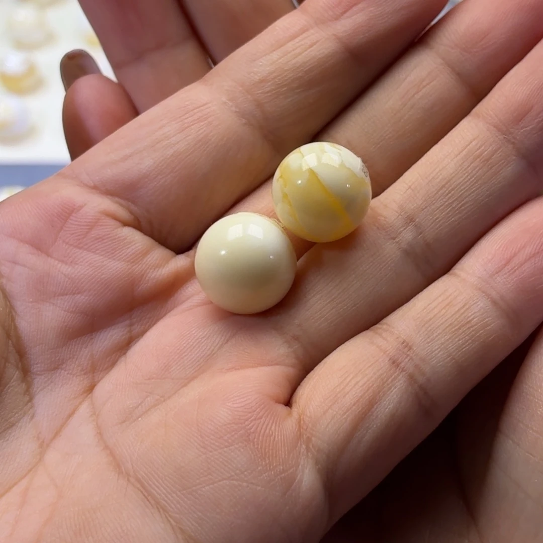 草***鹰琥珀未镶嵌珠宝奇石