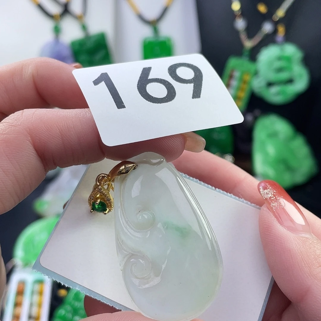 翡翠未镶嵌吊坠(赠链)