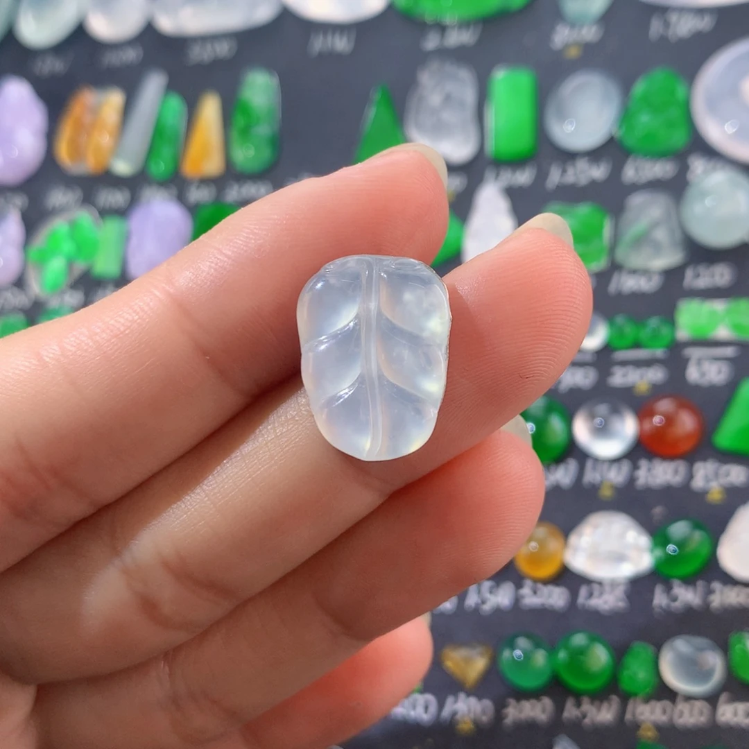 翡翠未镶嵌颈饰叶子