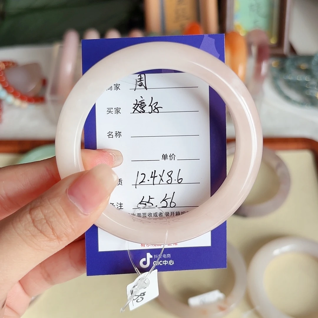 婷***吃石英质玉未镶嵌手镯