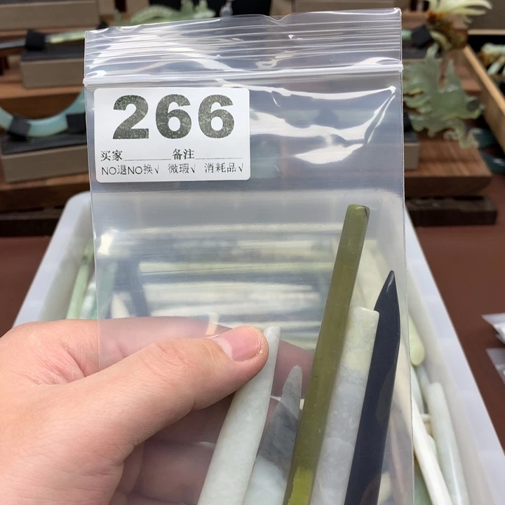 蛇纹石玉发饰合金胡****精