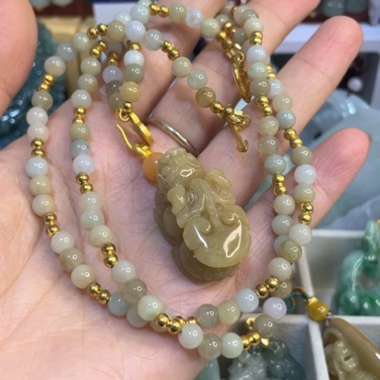 翡翠未镶嵌颈饰天然黄翡皮丘