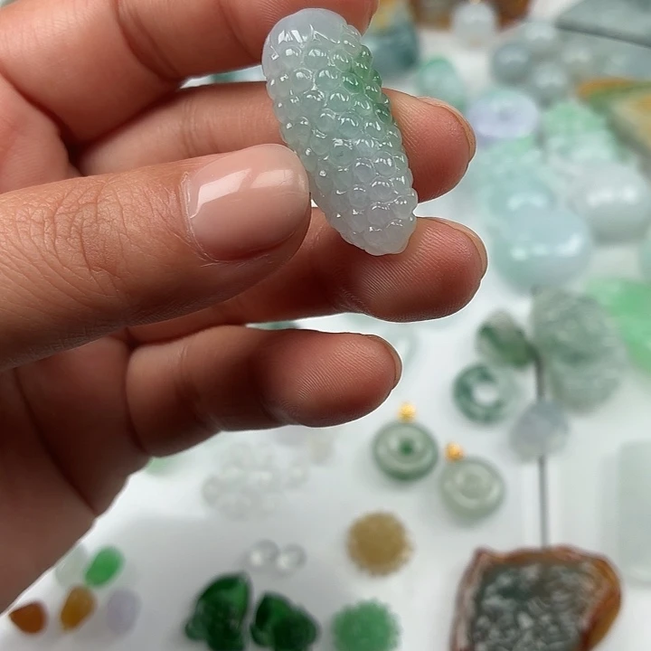 翡翠未镶嵌颈饰纯天然