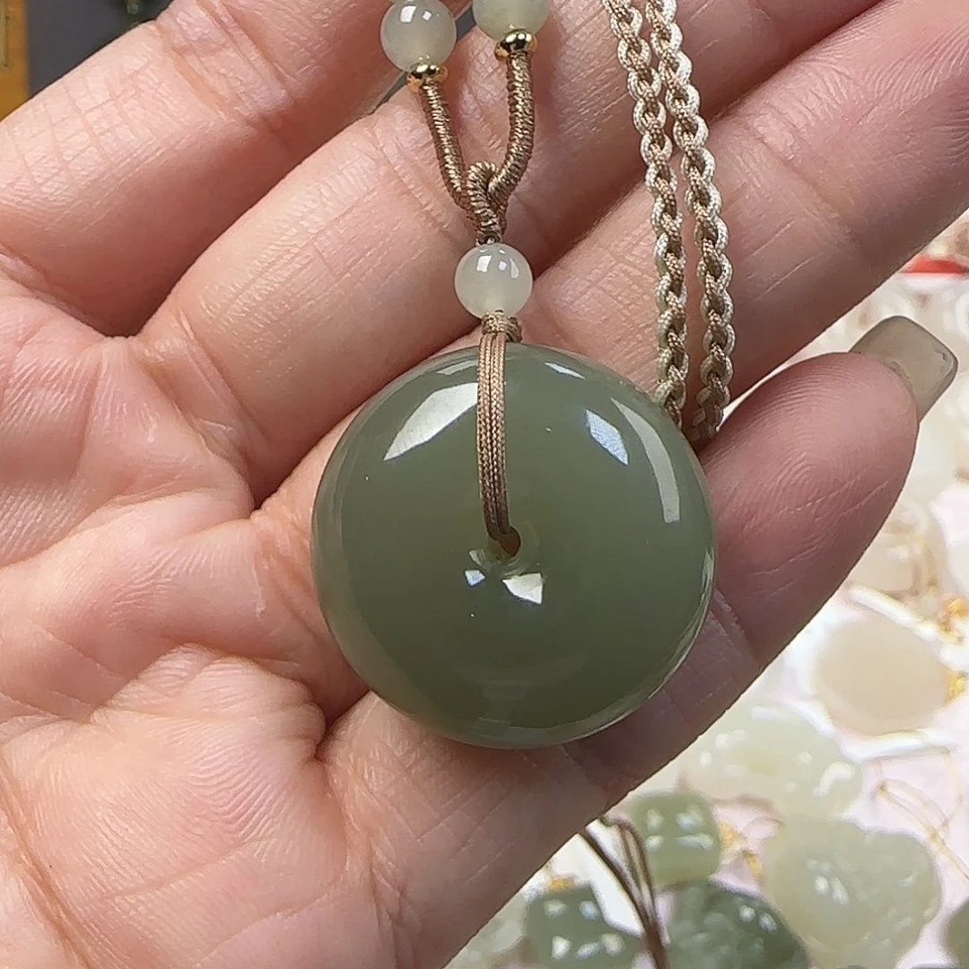 和田玉18K金镶嵌颈饰