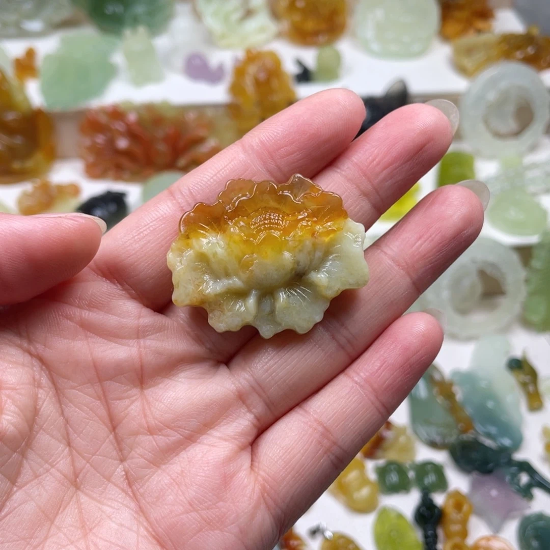 刀***熊蛇纹石玉未镶嵌颈饰