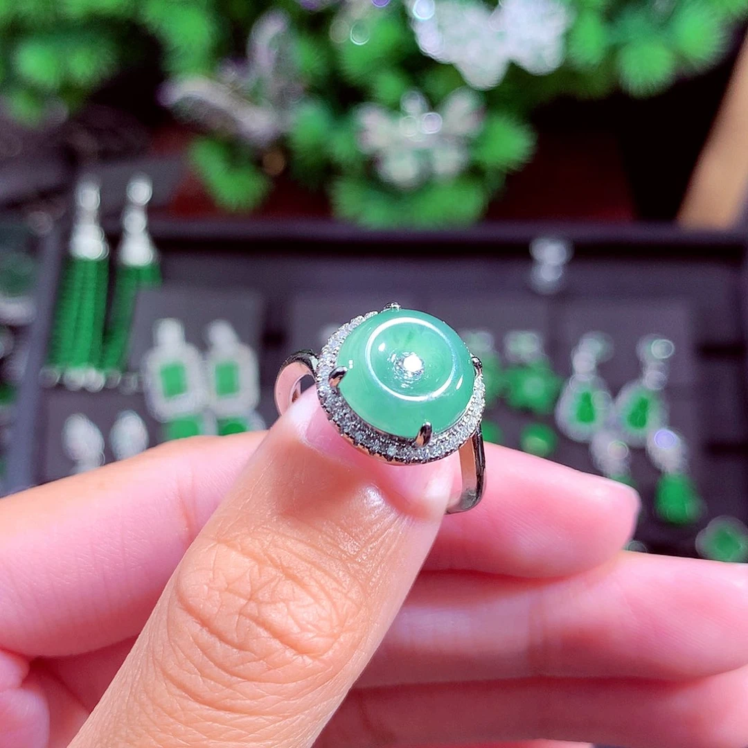 颈饰未镶嵌翡翠天然