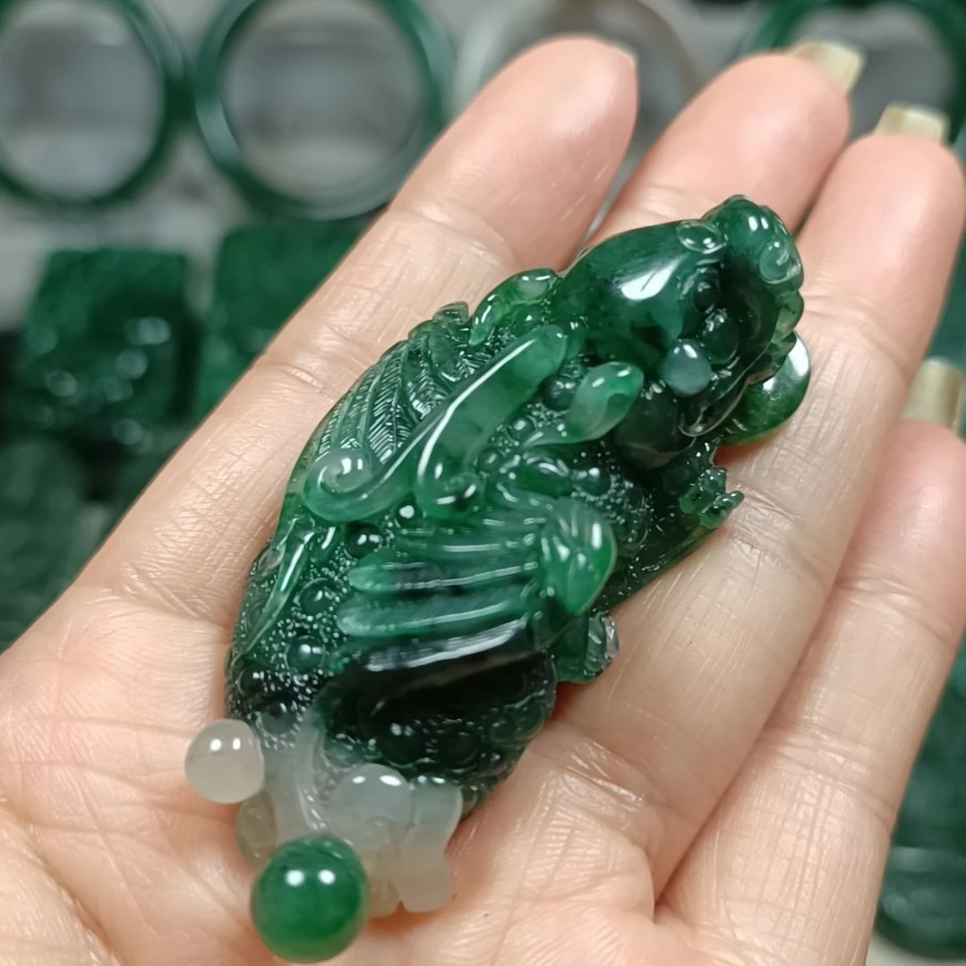 独山玉未镶嵌貔貅