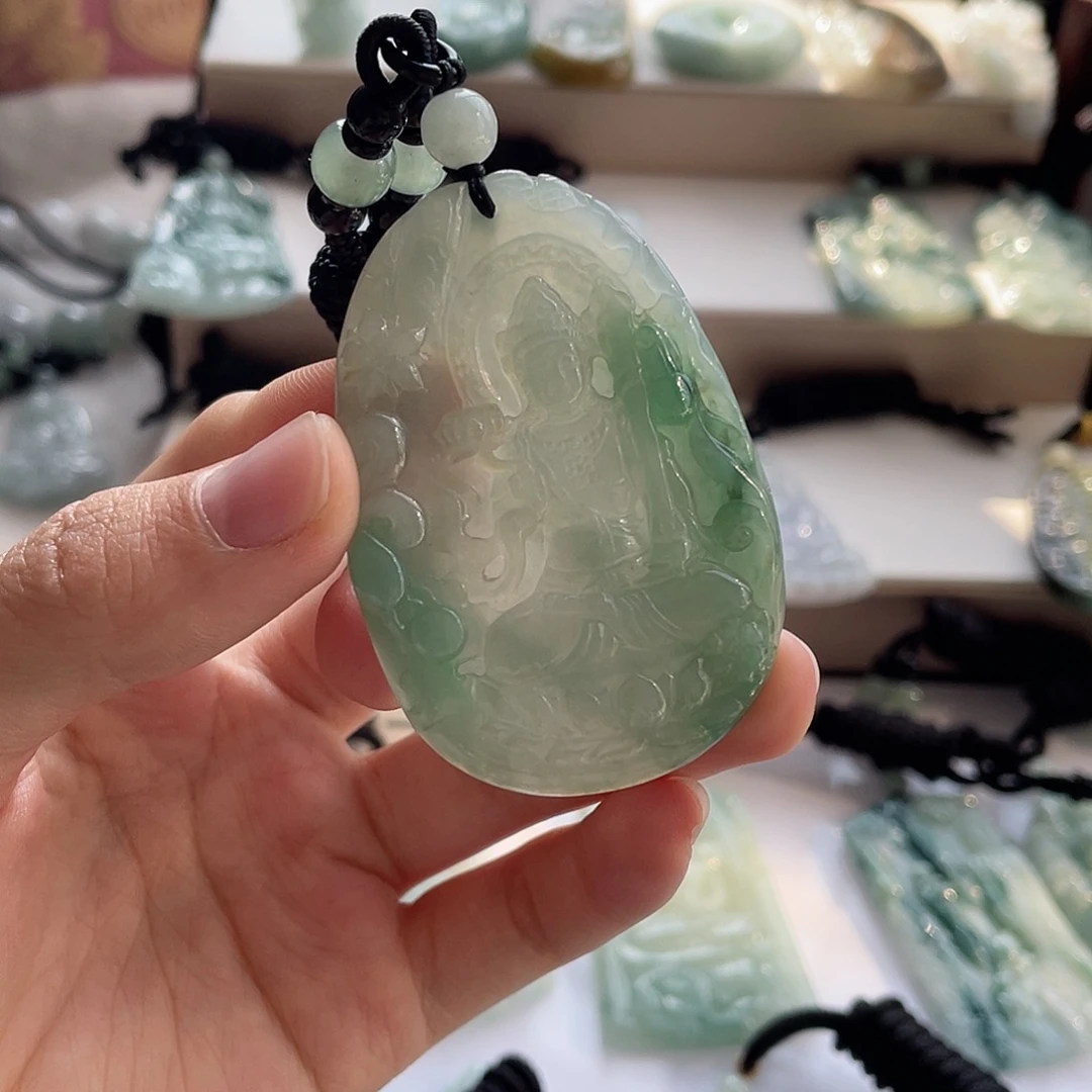 精***子翡翠未镶嵌颈饰虚空藏