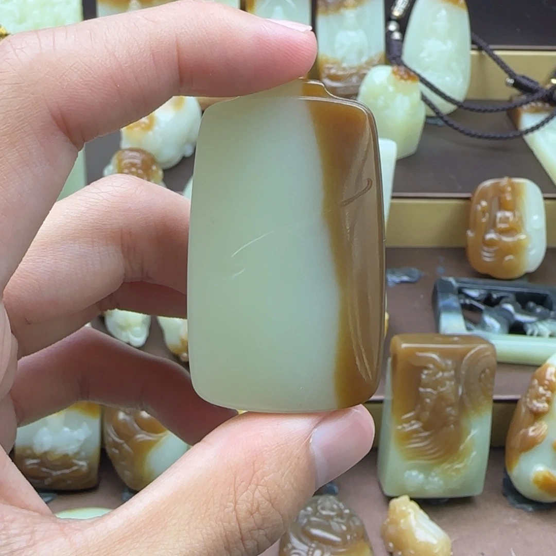 往***风和田玉（糖玉）未镶嵌颈饰