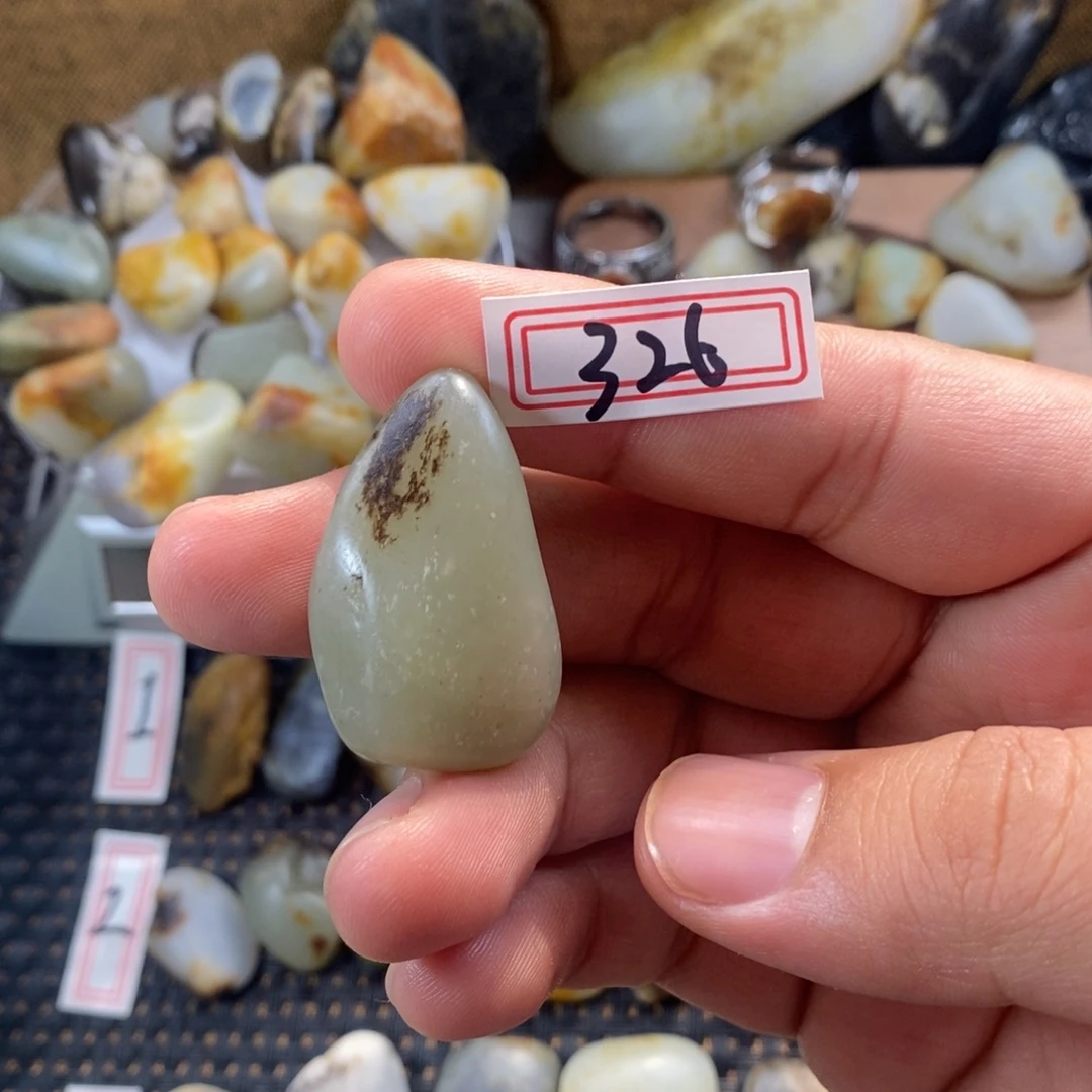 和田玉（糖玉）未镶嵌挂件