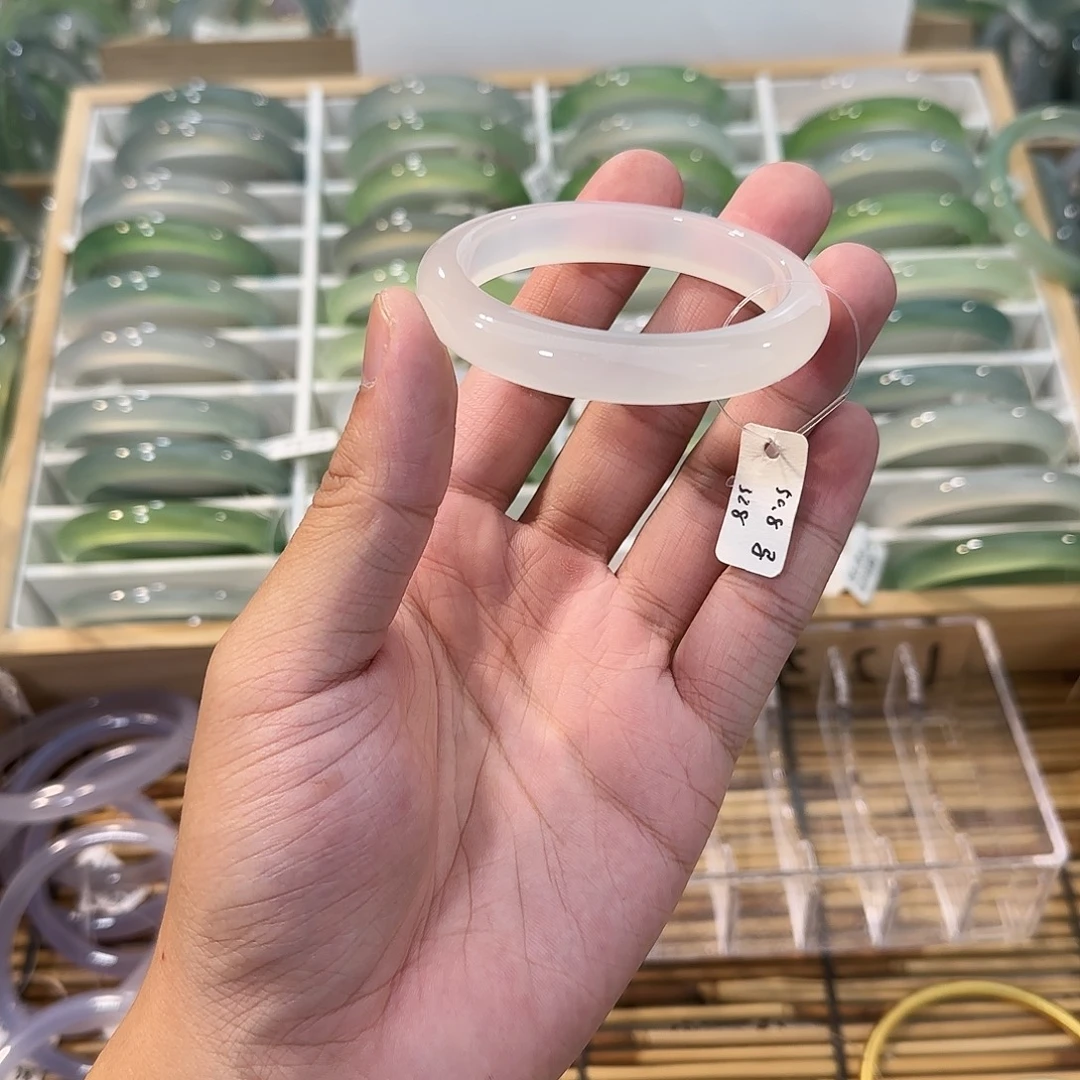 玛瑙/玉髓未镶嵌手镯圈口50.8