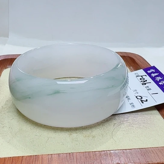 石英质玉手镯未镶嵌石**哥