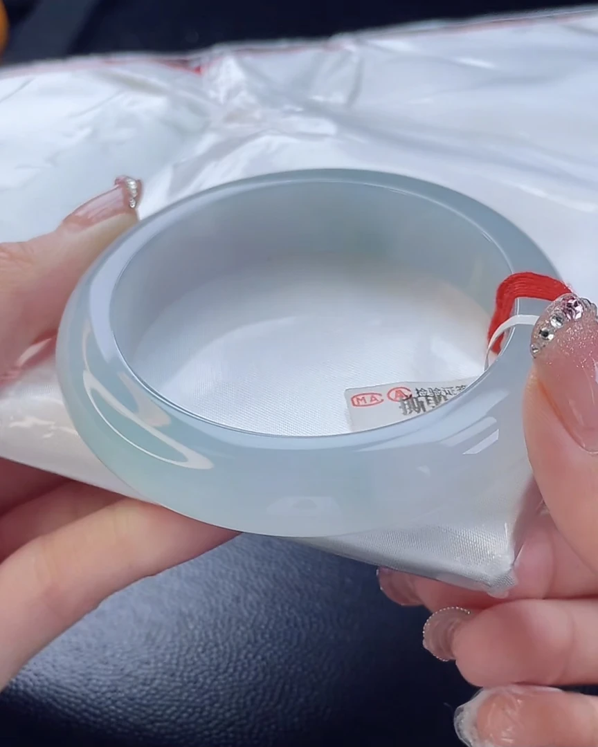 翡翠手镯未镶嵌翡翠5556