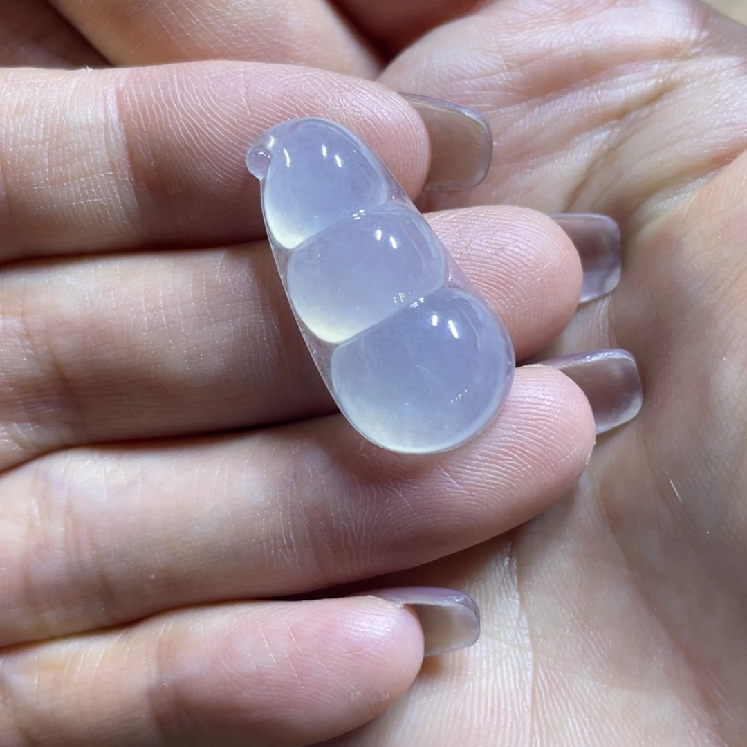 翡翠未镶嵌颈饰豆子