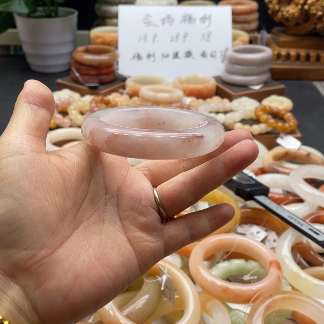 选***难石英岩玉未镶嵌手镯
