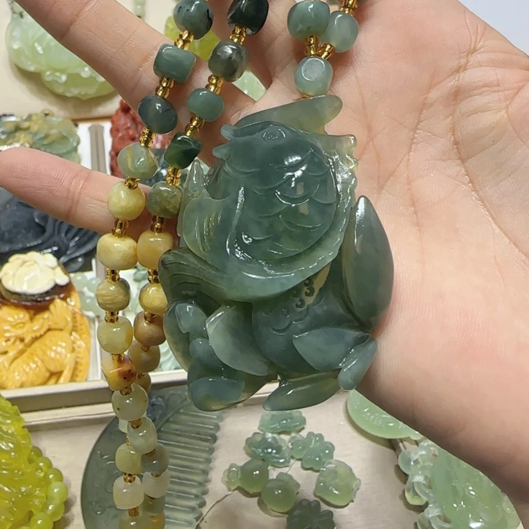 未镶嵌蛇纹石玉吊坠
