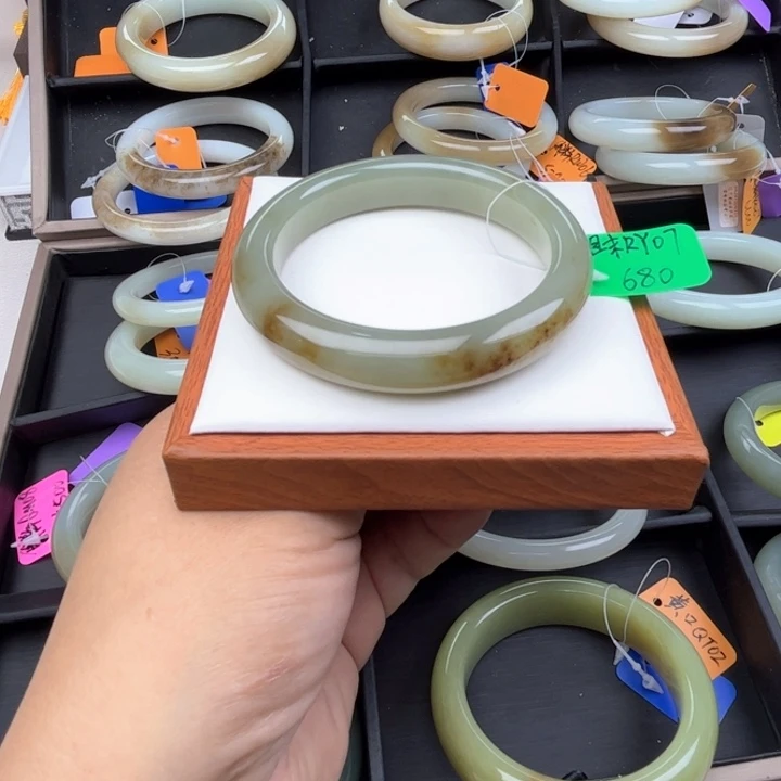 未镶嵌手镯和田玉七月