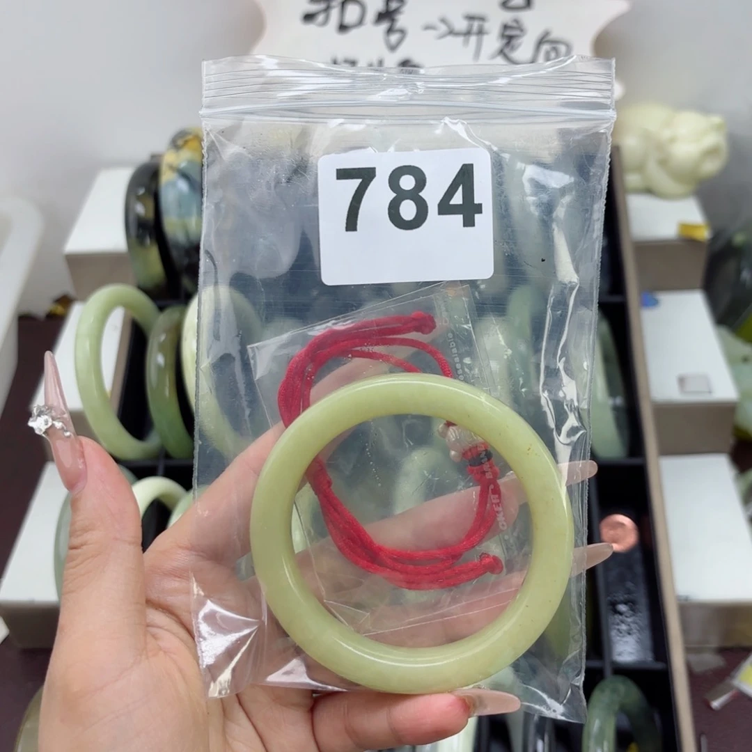 蛇纹石玉未镶嵌手镯明****?