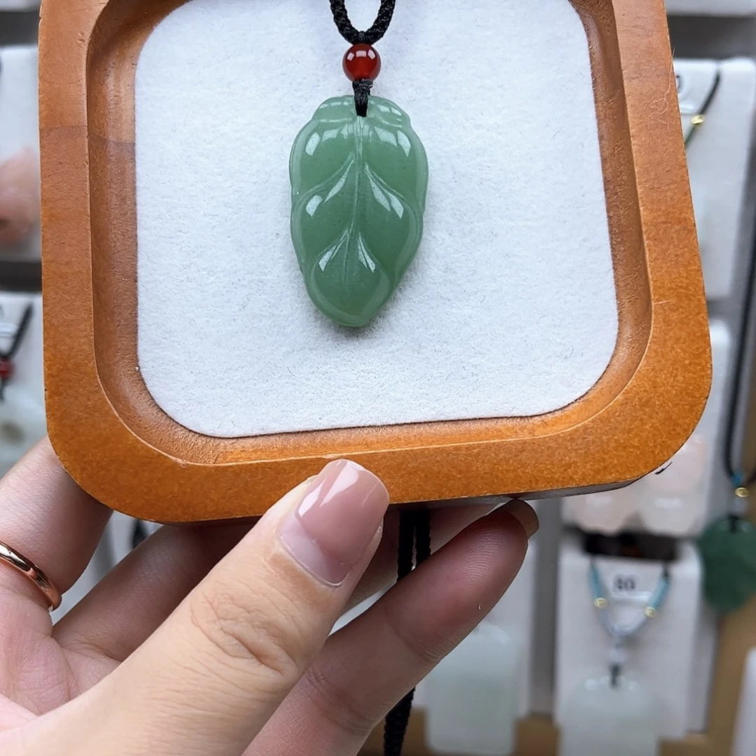 颈饰未镶嵌石英质玉