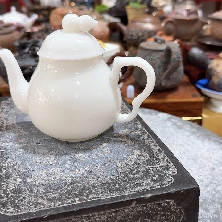 随*壶一个，瓷。。品茗之