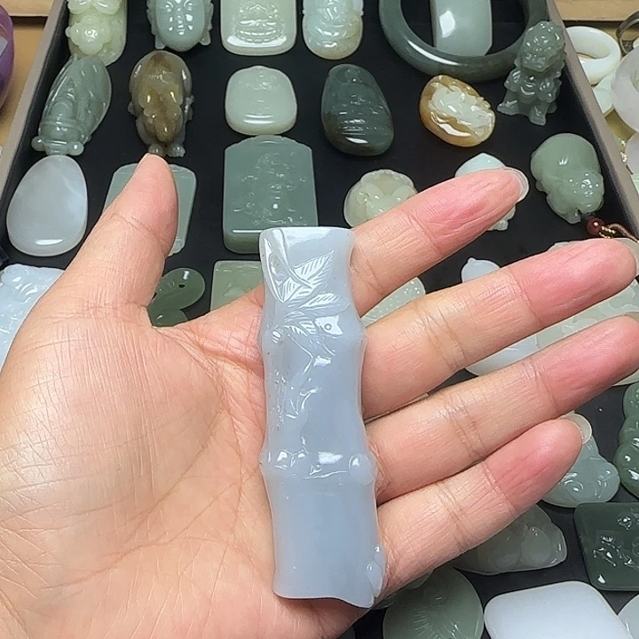 和田玉未镶嵌把件