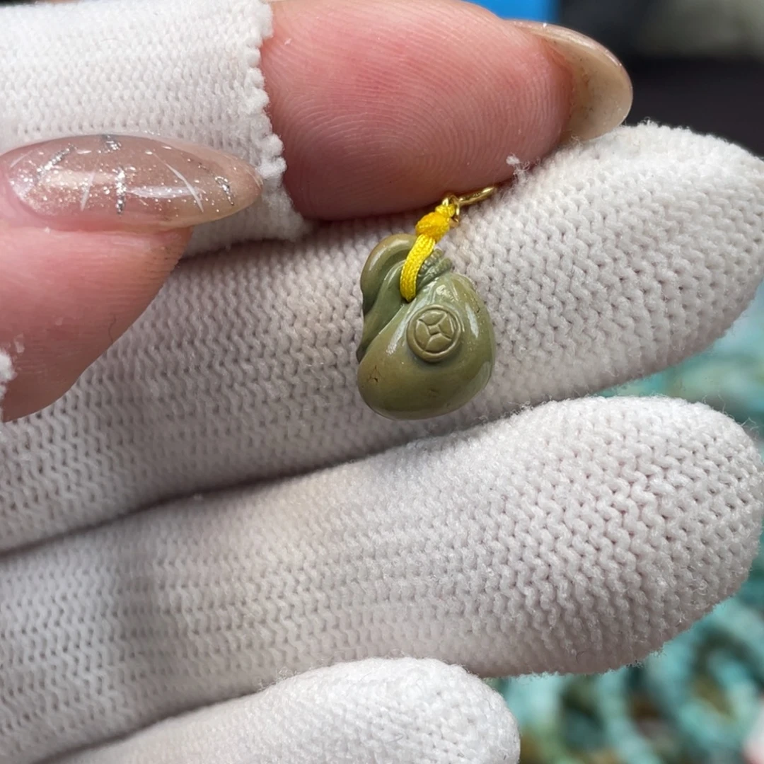 绿松石未镶嵌挂件