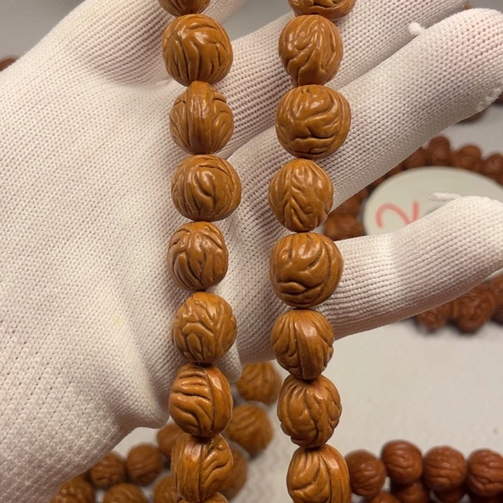 1号链接桃核手串一个