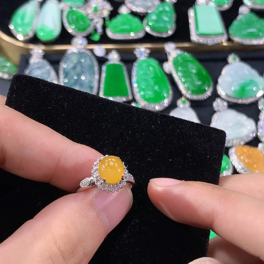 翡翠18K金镶嵌戒指