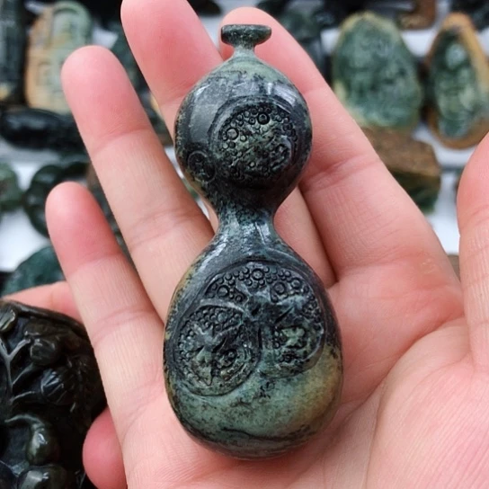 未镶嵌岫岩河磨玉（透闪石质玉）把件