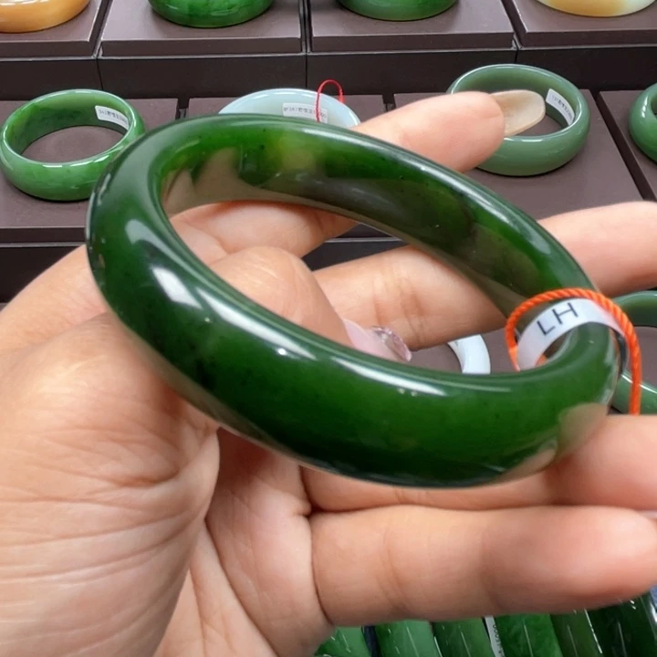 和田玉（碧玉）未镶嵌手镯