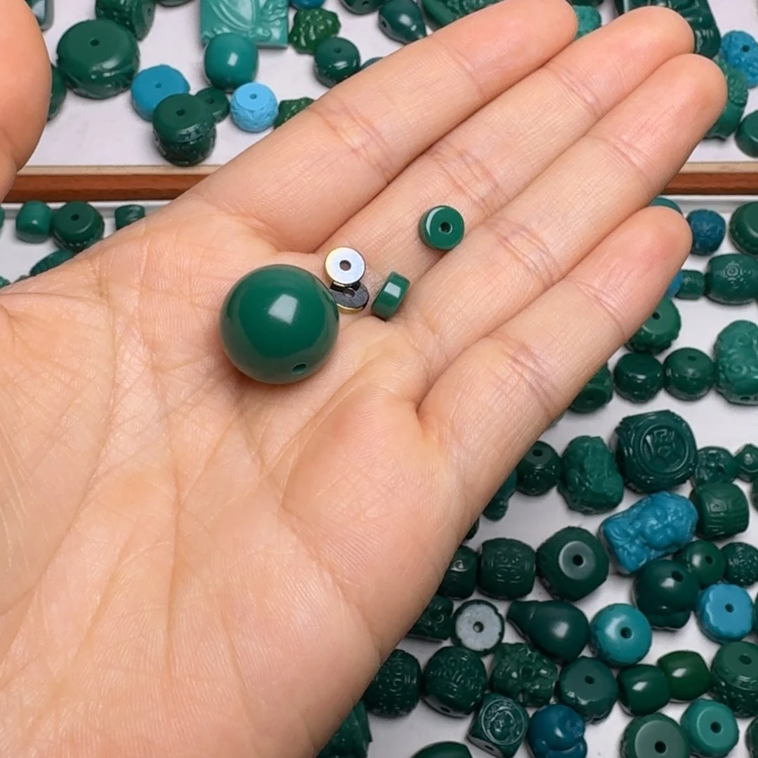 琉璃颈饰科技松配饰