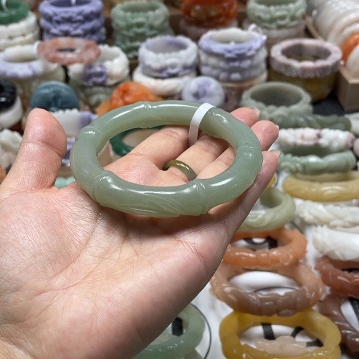 敏***。未镶嵌手镯石英质玉
