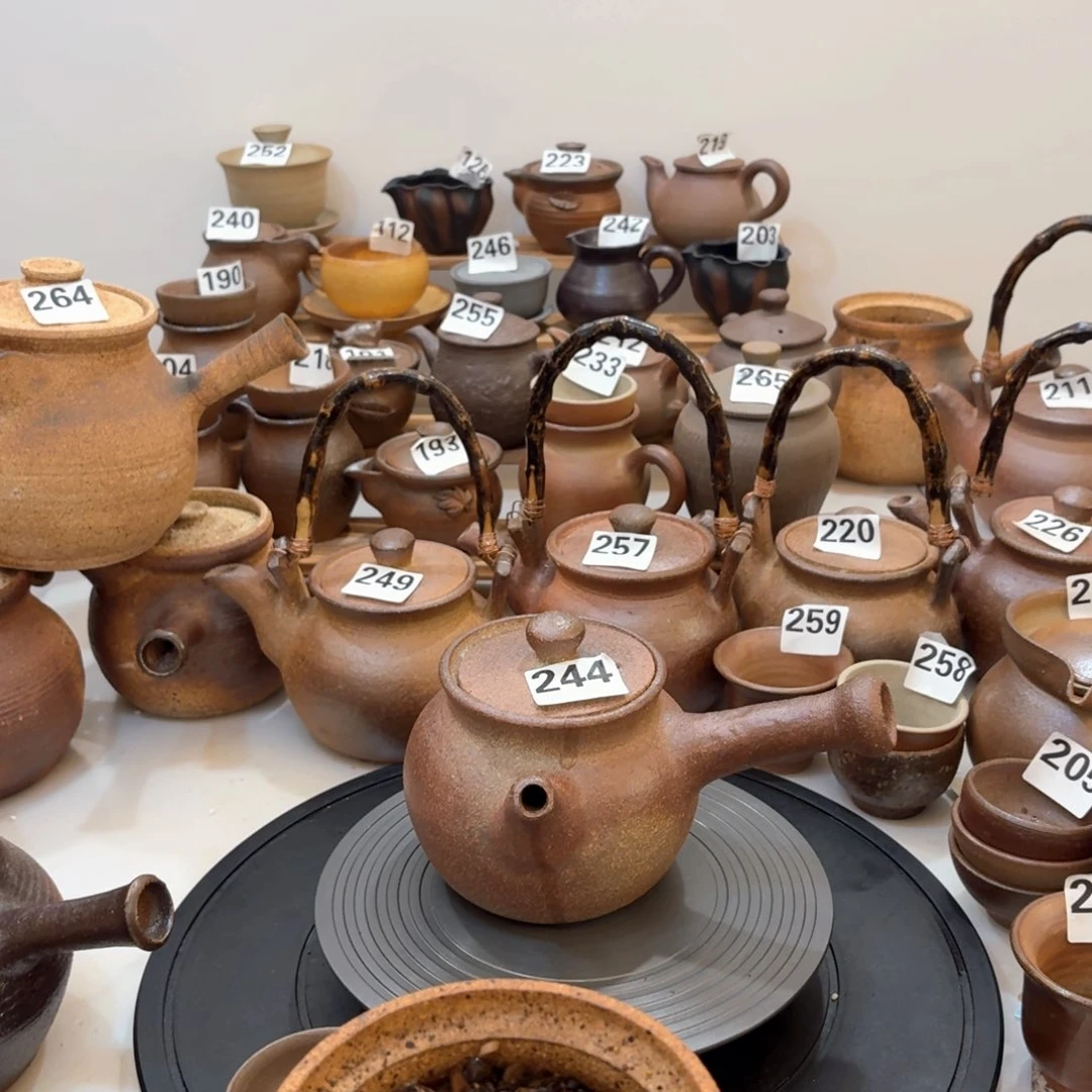 一***虹700ml火山泥侧把壶