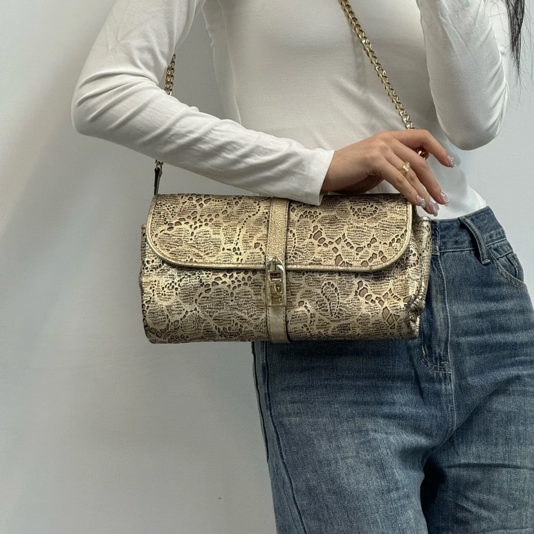 95新 BURBERRY/博柏利 bbr蕾丝法棍手拿斜挎包