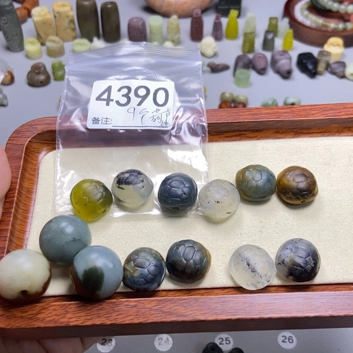 山***娃未镶嵌蛇纹石玉颈饰