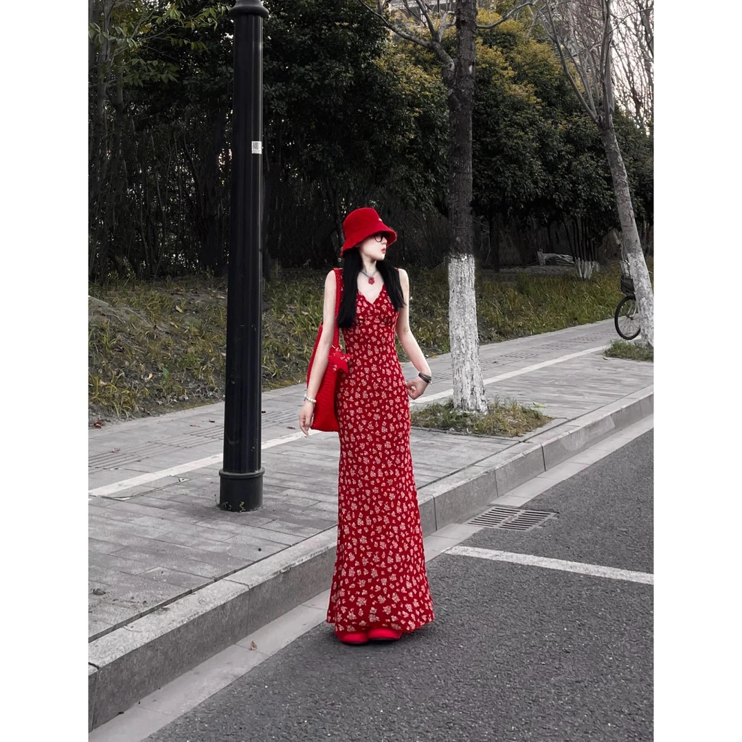 2025气质时尚女装多巴胺绝美小裙气质绝美超好看红色吊带连衣裙