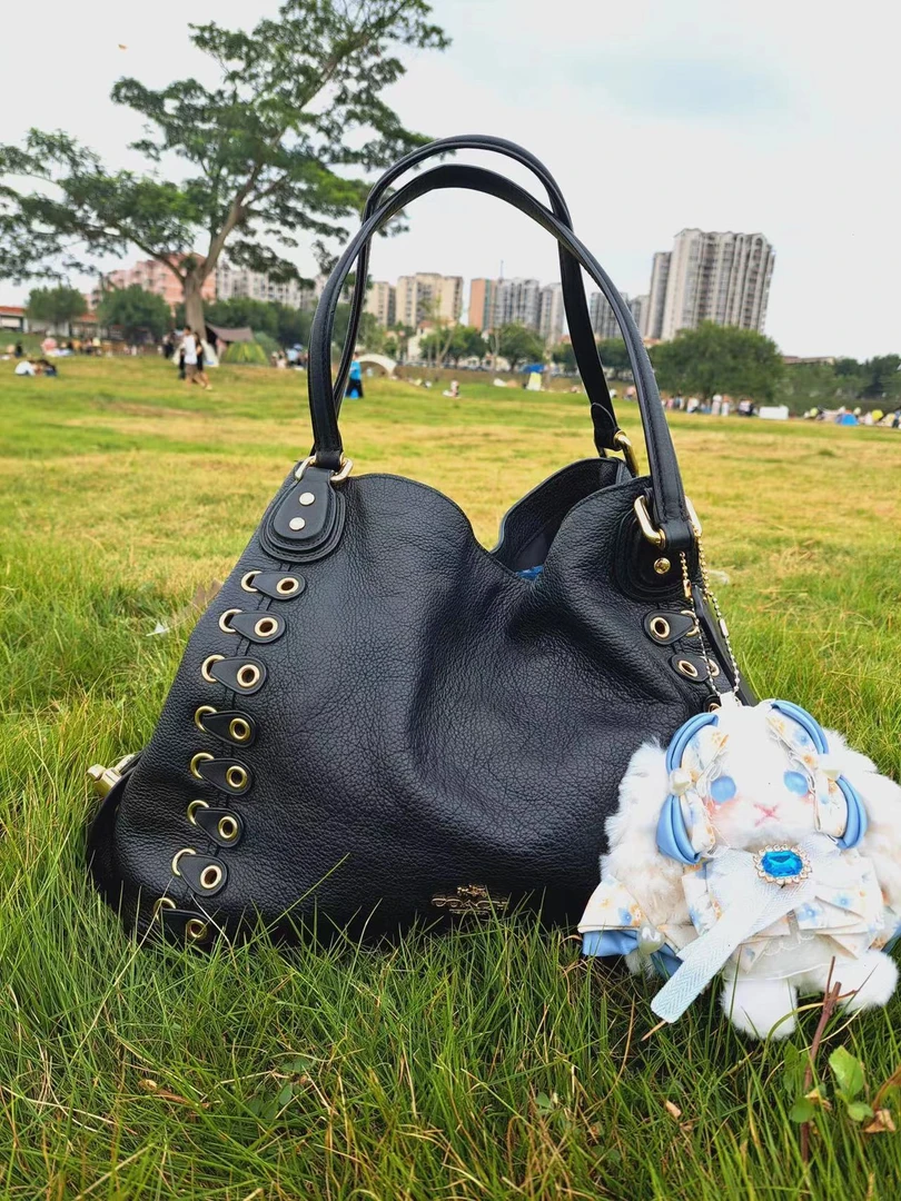 经典铆钉装饰全皮单肩包中古包托特包