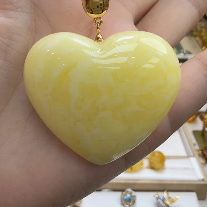 晴***煦琥珀未镶嵌珠宝奇石