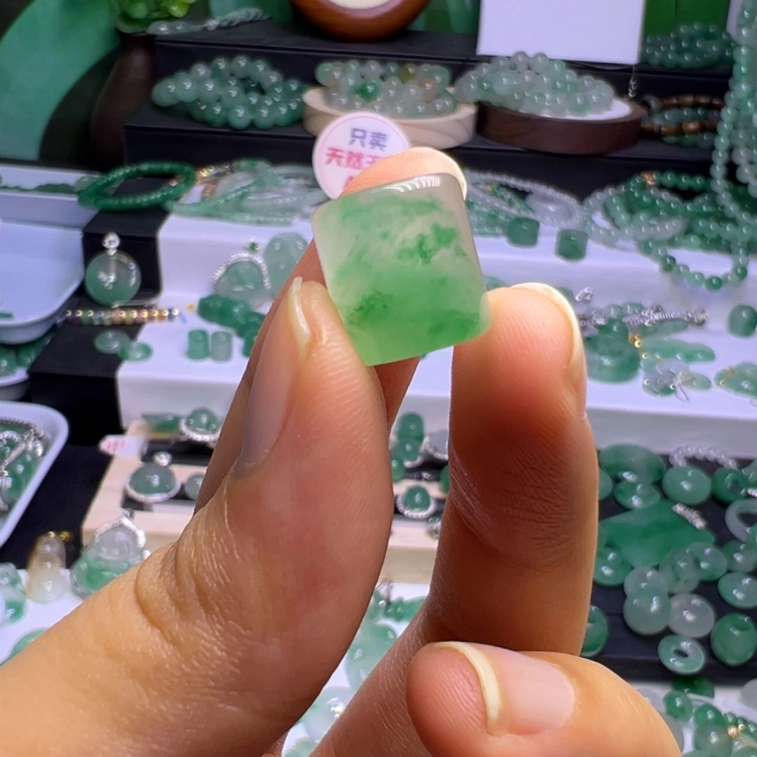 X***。石英岩玉非洲翠未镶嵌