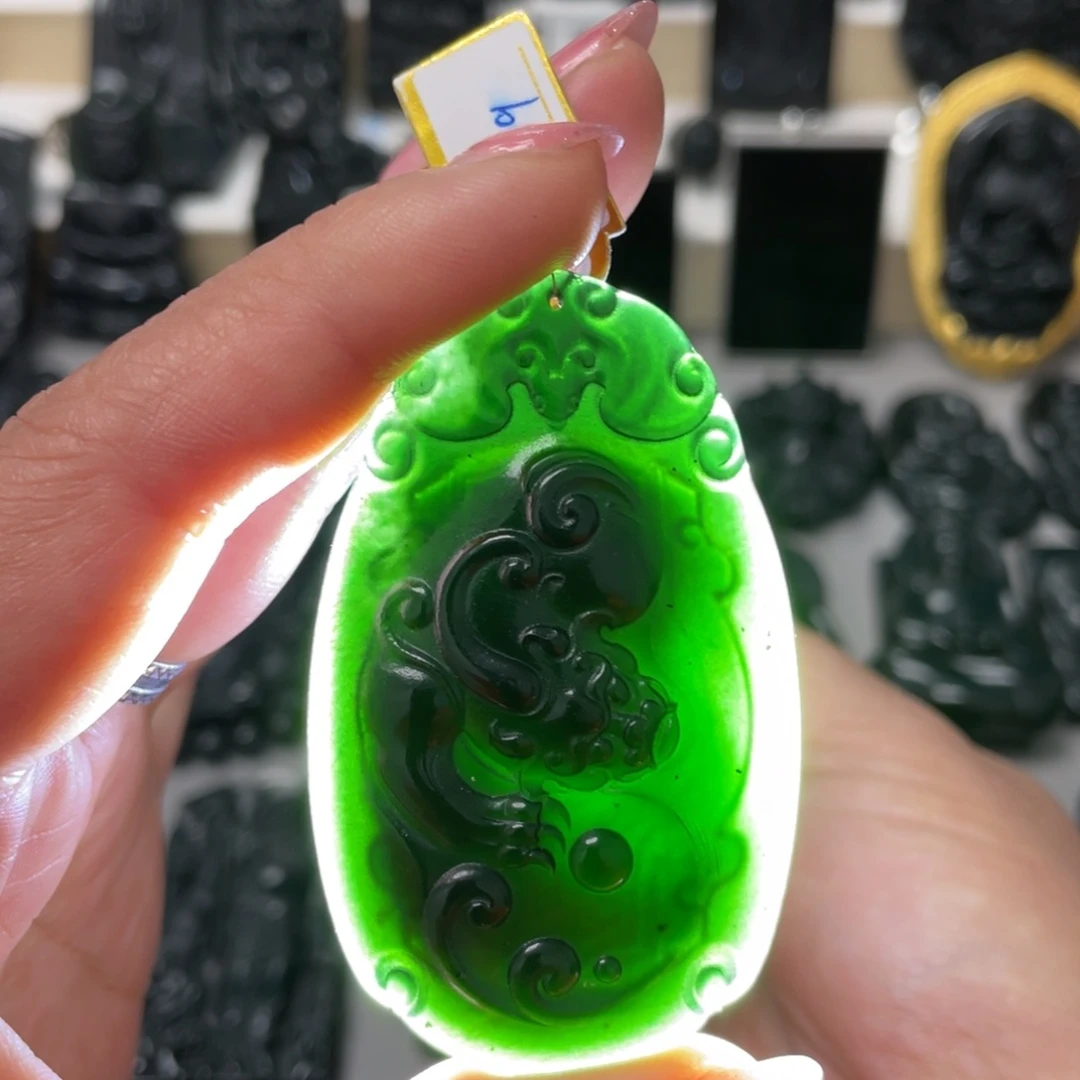 蛇纹石玉未镶嵌吊坠
