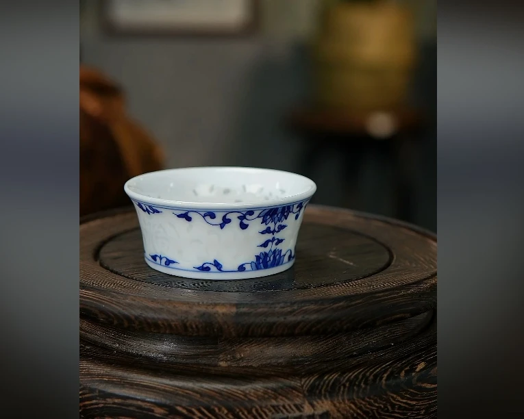 景德镇国企好瓷推荐青花玲珑花卉主人杯088