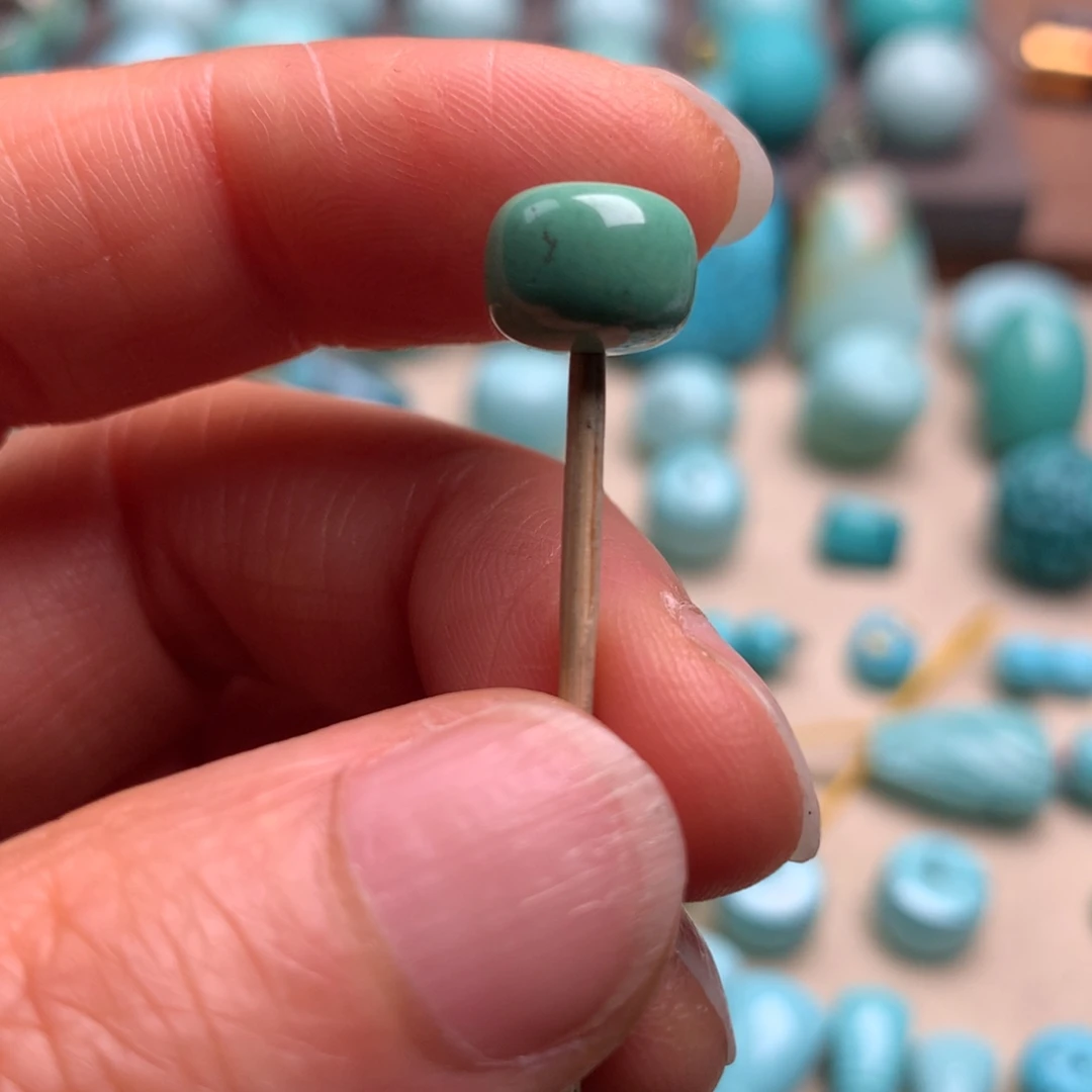 绿松石未镶嵌颈饰