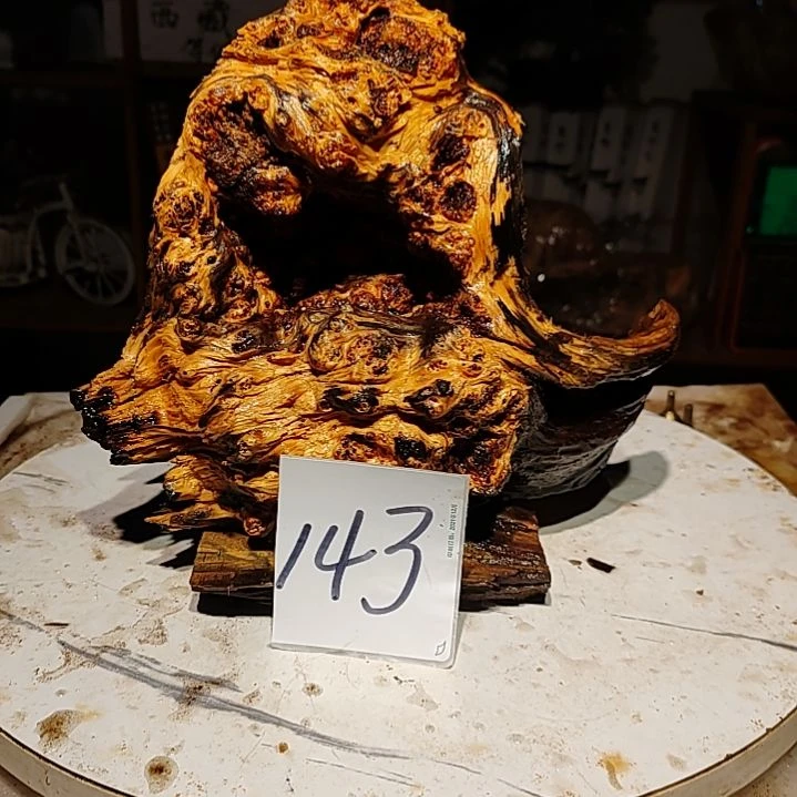 松木西****业143号北沉香琥珀木天然造型